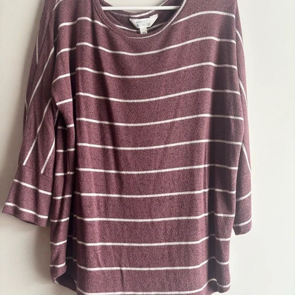 Market & Spruce Burgundy and White Knit Top - Picture 3 of 3